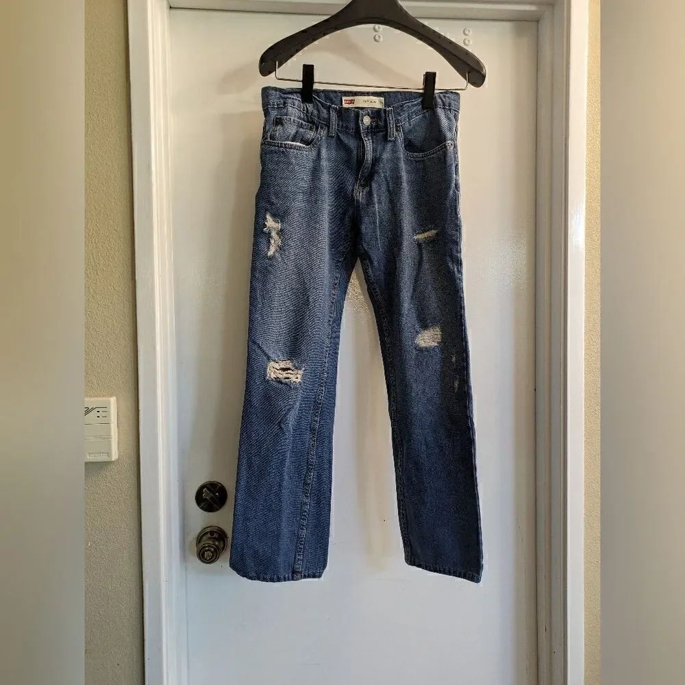 Levi's distressed jeans size 18. 29*29